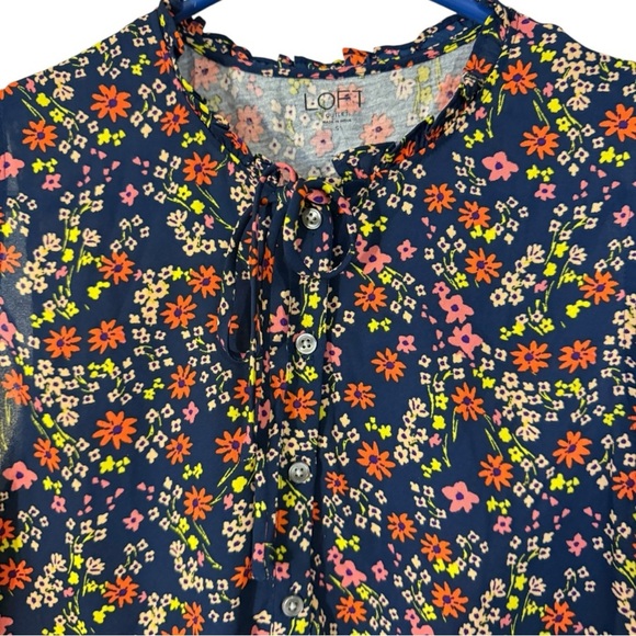 🌹Loft Navy Floral Sleeveless Blouse - Picture 2 of 6